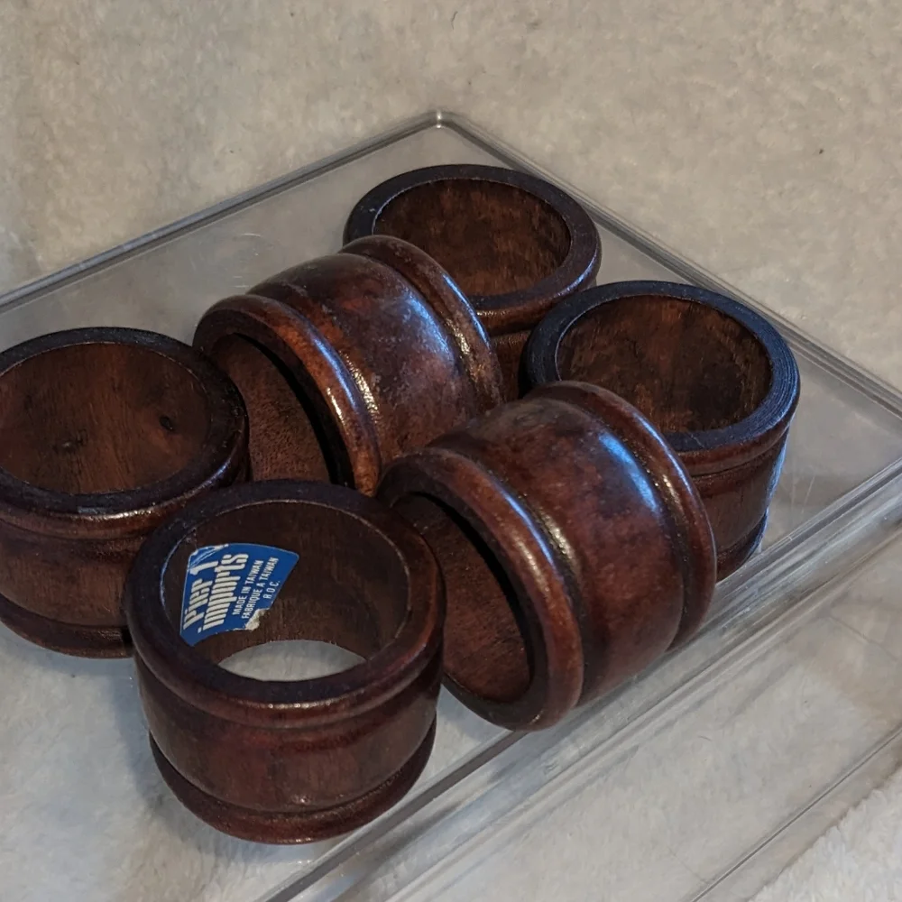 Pier 1 Imports Set‎ of 6 Wooden Napkin Rings, Dark brown